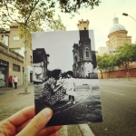 una-dona-parla-amb-la-seva-filla-al-carrer-segre-amb-la-parroquia-de-sant-andreu-de-palomar-al-fons-lany-1952