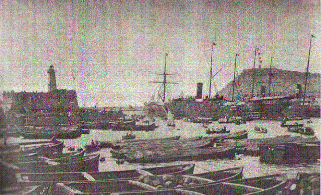 Embarcament del primer batalló en el port de Barcelona l'any 1896, rumb a les Filipines / AUTOR DESCONEGUT