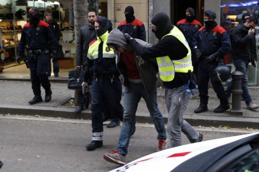 Un veí del carrer Gran de Sant Andreu és detingut pels Mossos d'Esquadra en l'Operació Pandora: INSURGENTE.ORG