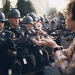 La Fille à la fleur, fotografia de Marc Riboud realitzada a Washington durant una manifestació contra la guerra del Vietnam