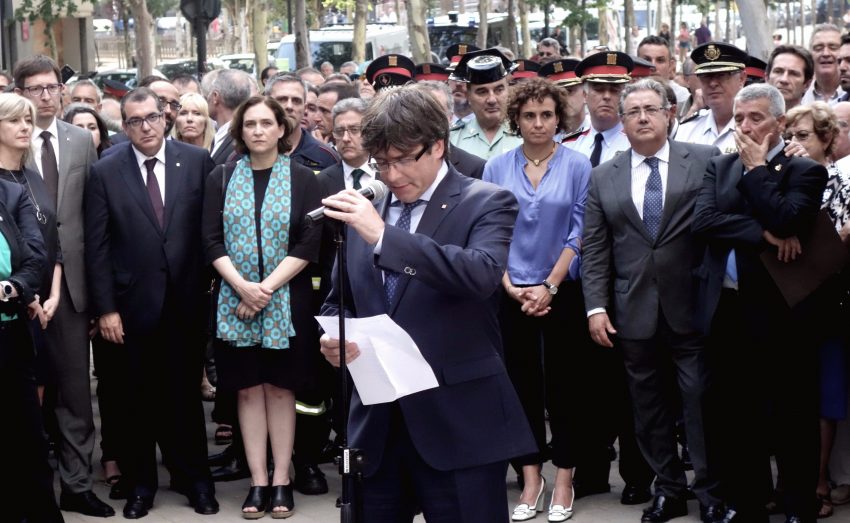 Carles Puigdemont i Ada Colau a homenatge per les víctimes de latemptat dETA a l'Hipercor / DGM