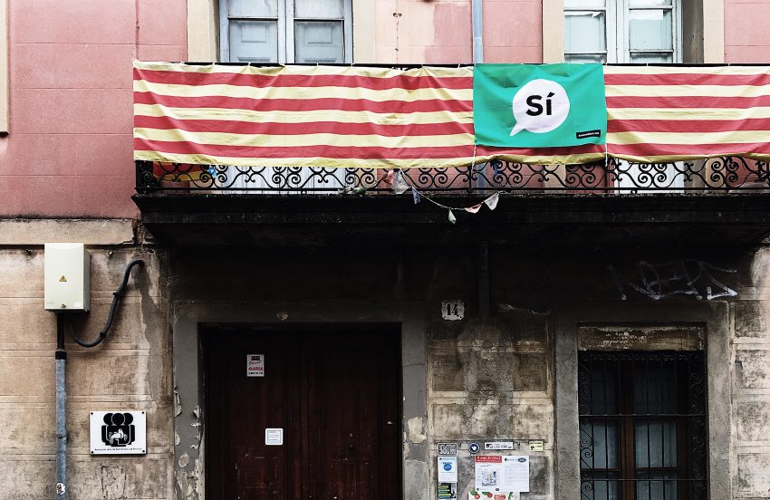 Pancarta del 'Sí' al local de l'AVV de Sant Andreu de Palomar / DGM