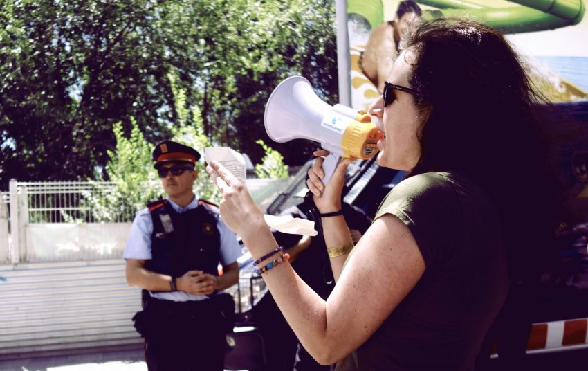 Lectura del manifest davant del local de la Hermandad de Legionarios / DGM 