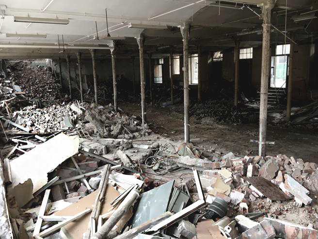 Interior de la nau, després de l'acció de les retroexcavadores / X. de la Cruz