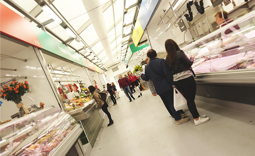 Interior de la carpa del Mercat provisional / DGM.jpg