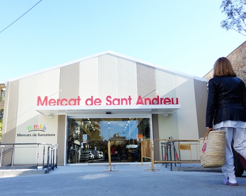 Mercat Sant Andreu carpa provisional David García Mateu.jpg