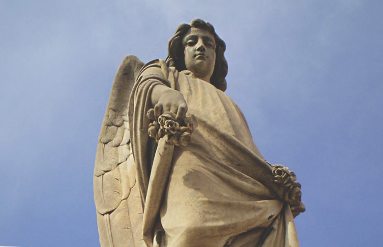 L'Escultura d'un àngel al Cementiri de Sant Andreu / CEMENTIRIS DE BARCELONA SA