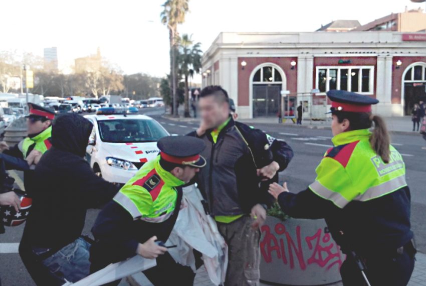 Un homes és detingut per agredir als manifestants a la Meridiana / CDR Sant Andreu