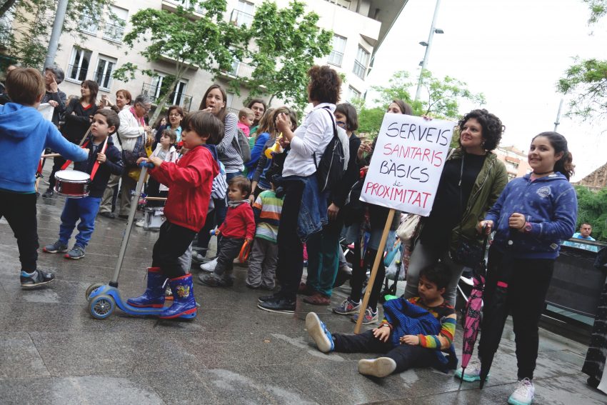 Concentració en defensa de la pediatria al CAP de la Sagrera / DGM