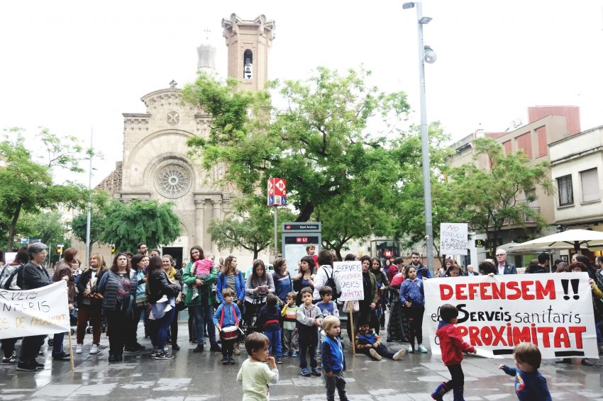 Concentració en defensa de la pediatria al CAP de la Sagrera / DGM