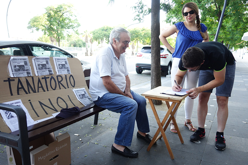 Veïns recullen signatures contra el tanatori de Casernes / DGM