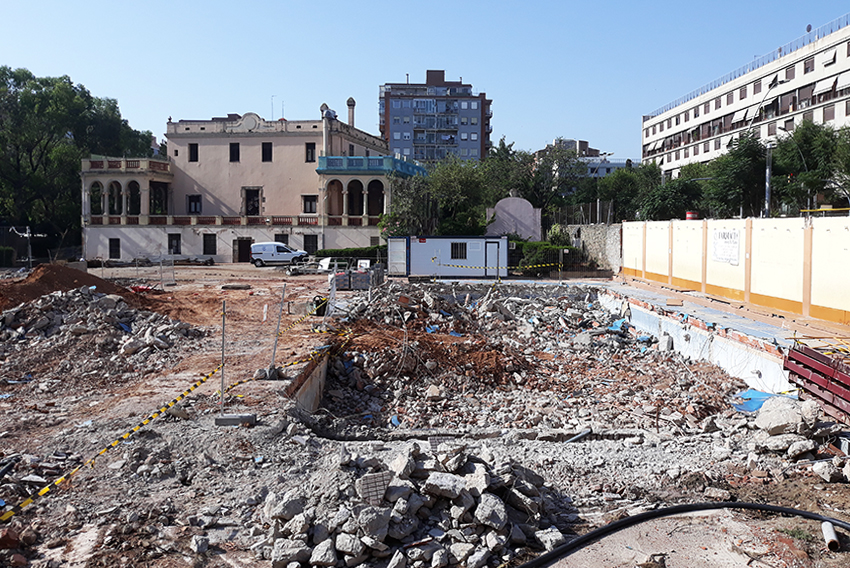 La piscina de l'Ignasi Iglésias, ara ja plena de runa / DGM