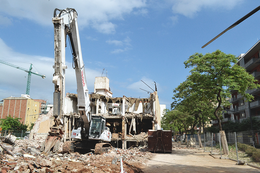 L'edifici havia sigut en els seus orígens una fàbrica tèxtil / DGM