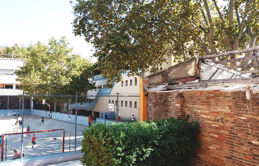 Mur escola mestre gibert expres de sant andreu