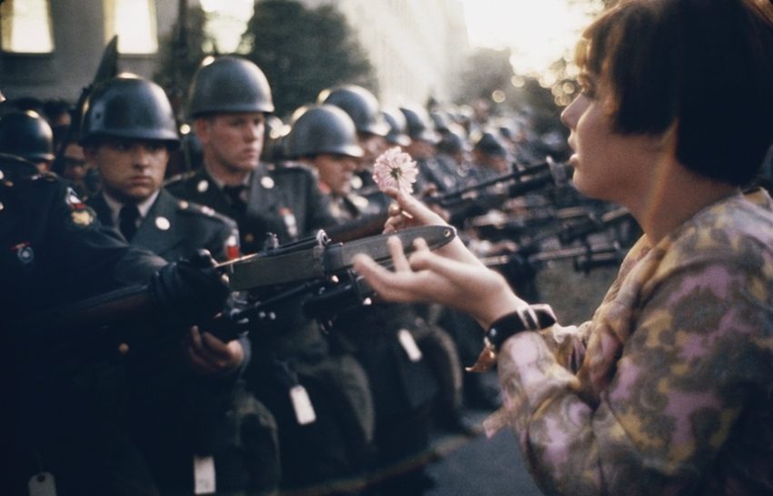 La Fille à la fleur, fotografia de Marc Riboud realitzada a Washington durant una manifestació contra la guerra del Vietnam