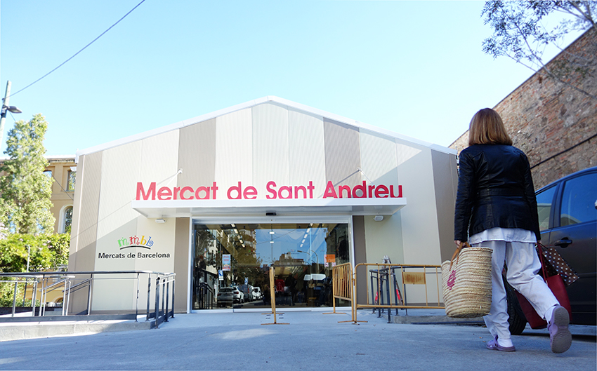 Mercat Sant Andreu carpa provisional David García Mateu.jpg